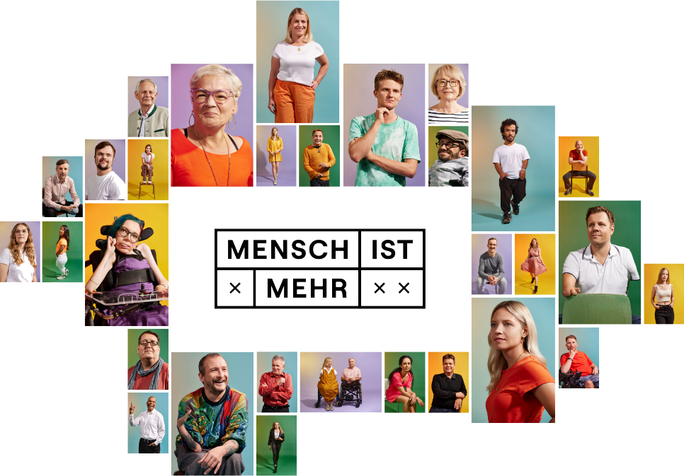 Eine Foto-Collage zeigt viele unterschiedliche Menschen in bunten Farben. Manche von ihnen haben eine sichtbare Behinderung. In der Mitte der Collage ist das Logo von Mensch ist Mehr